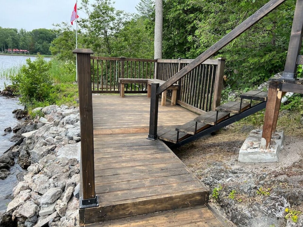 Marmora Hideaway - Peaceful Cottage w Wi-fi Clearwater
