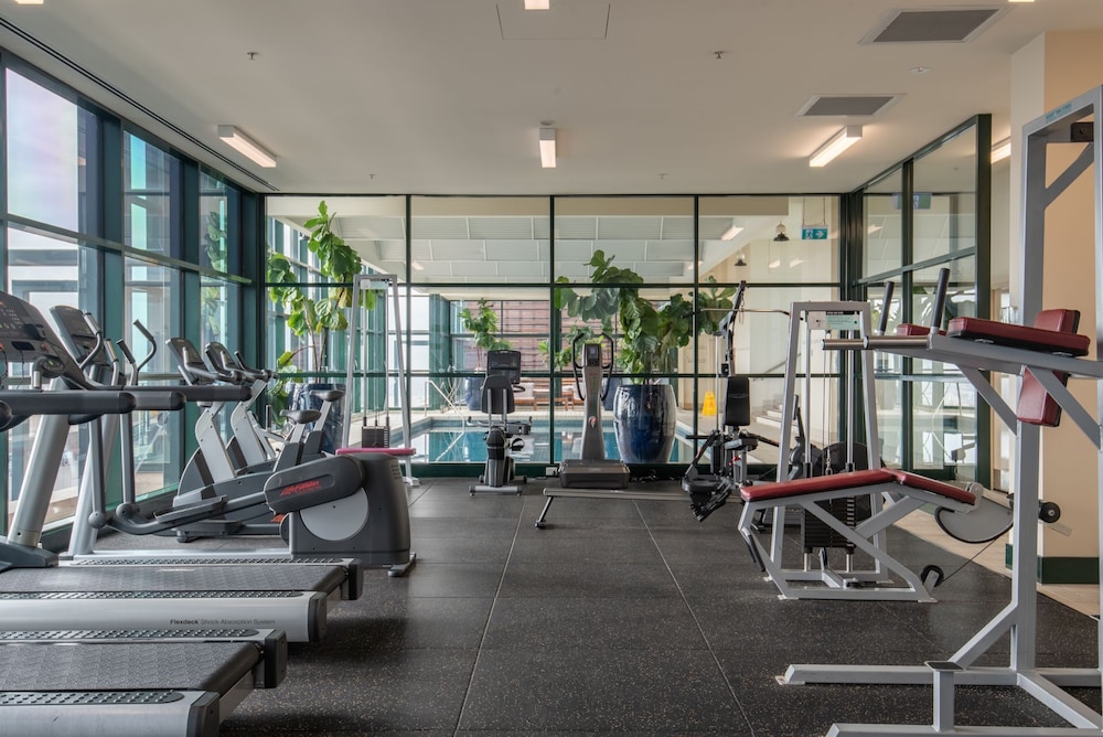 Elegant 4B 2B Unit in Melbourne CBD w/ Parking!