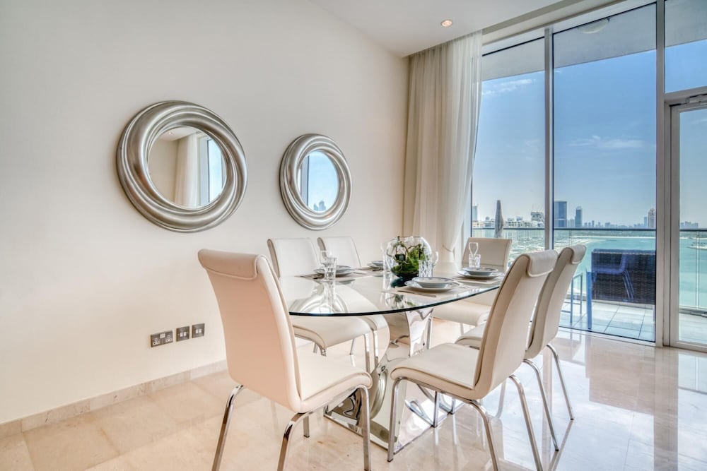 Lush Sea View Living w Private Beach at the Palm