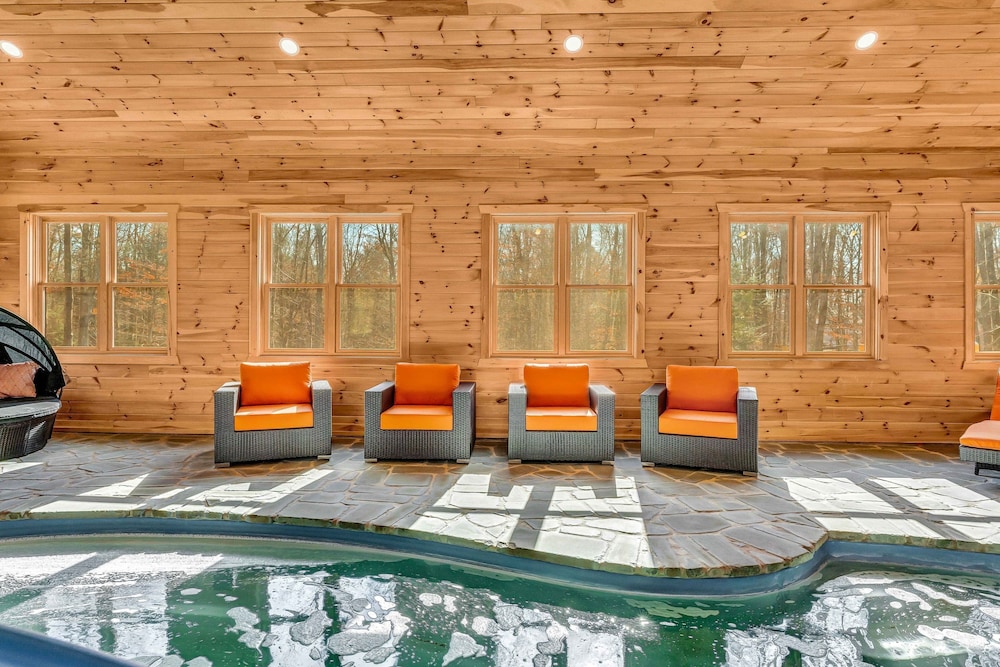 Grand Timber by Avantstay Indoor Pool Sauna Sports Court Game Room More