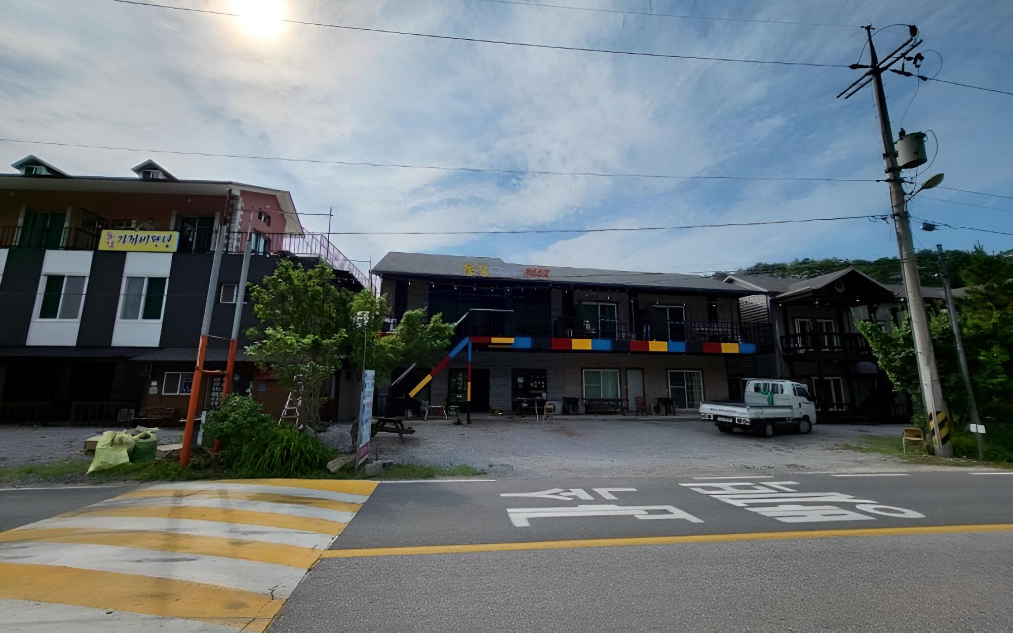 Yeongwol Donggang Close Pension