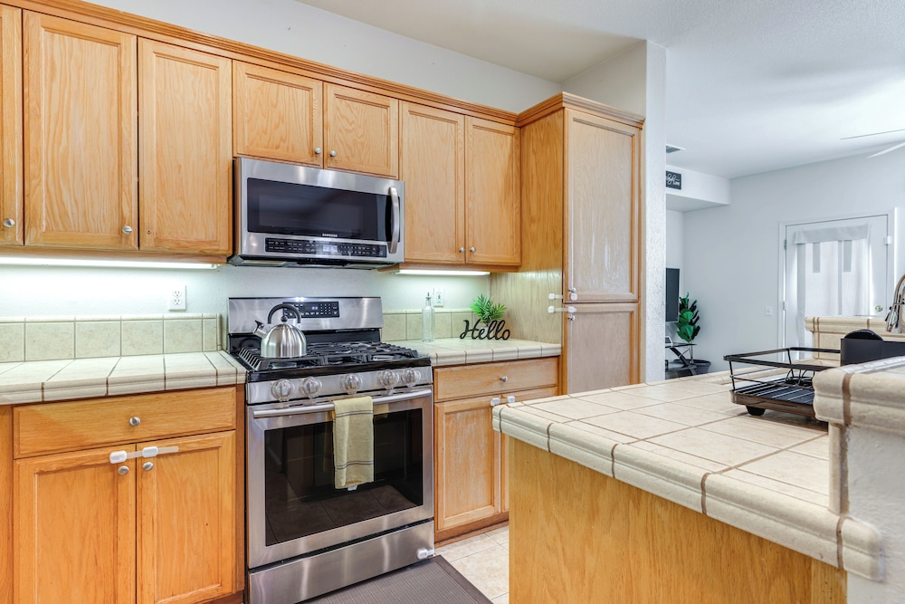Spacious Turlock Home ~ 1 Mi to University!