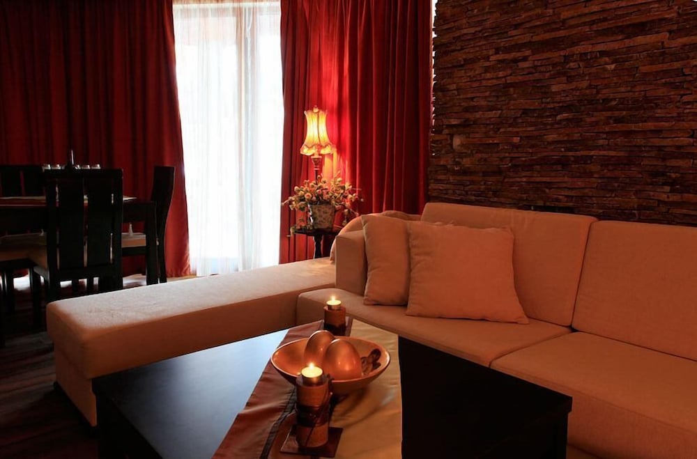 2 Bedroom, 2 Showeroom Villa Suitable for a Family Skication and Remote Working view 3