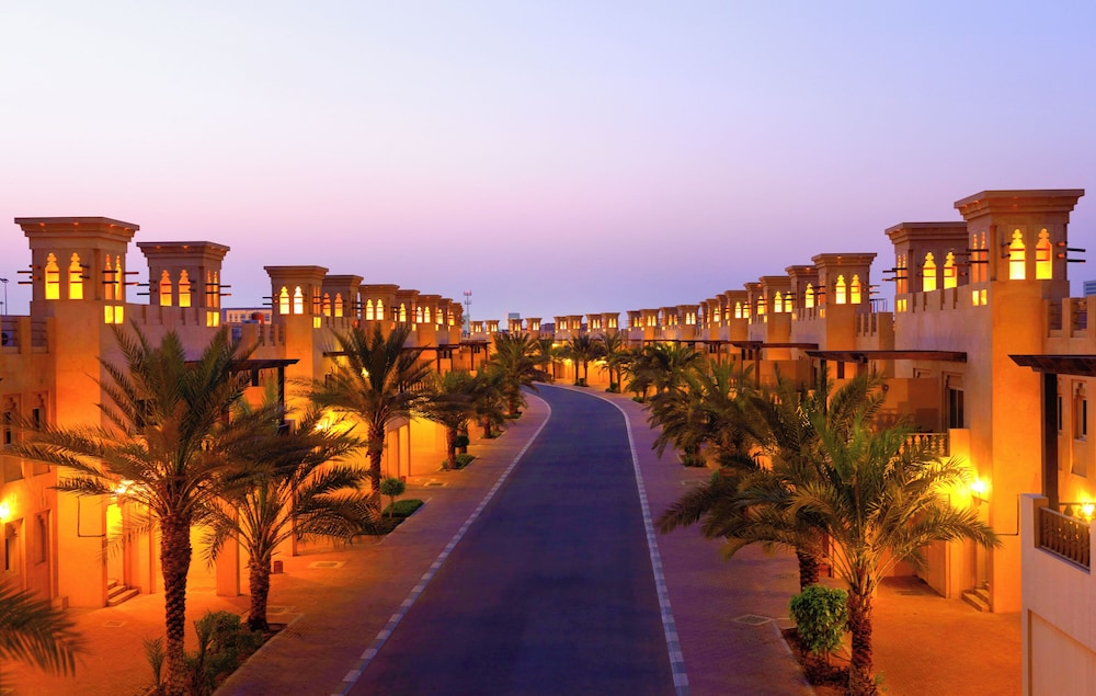 Hotel Al Hamra Village Hotel - Image 1