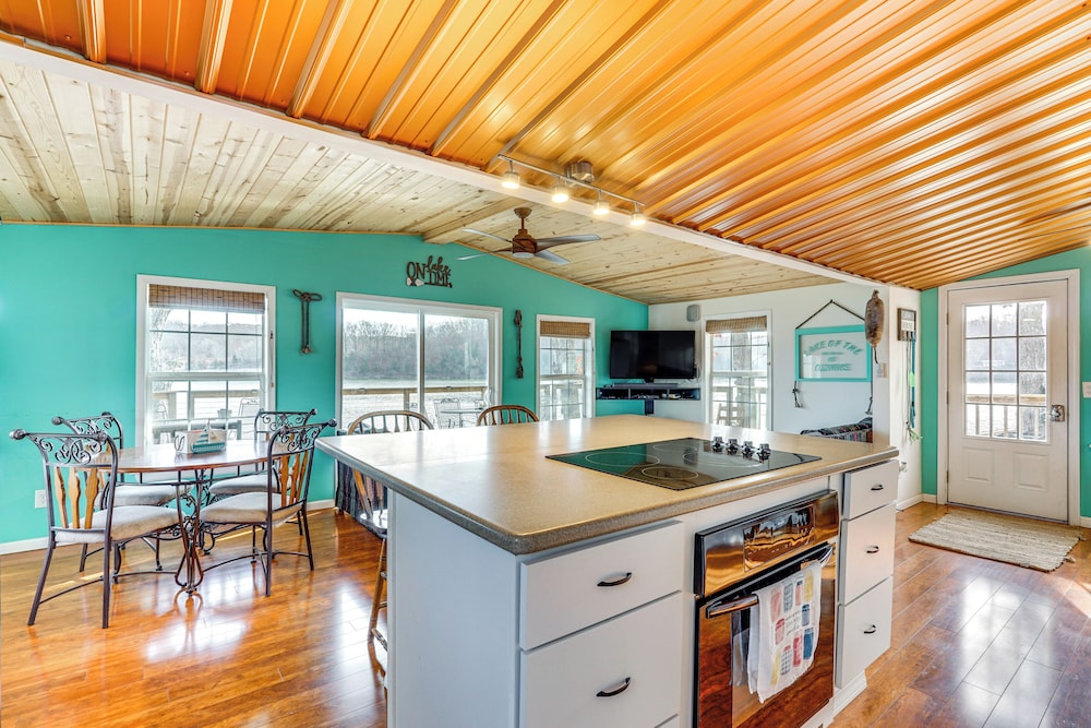 Fish & Boat on Lake of the Ozarks: Waterfront Home