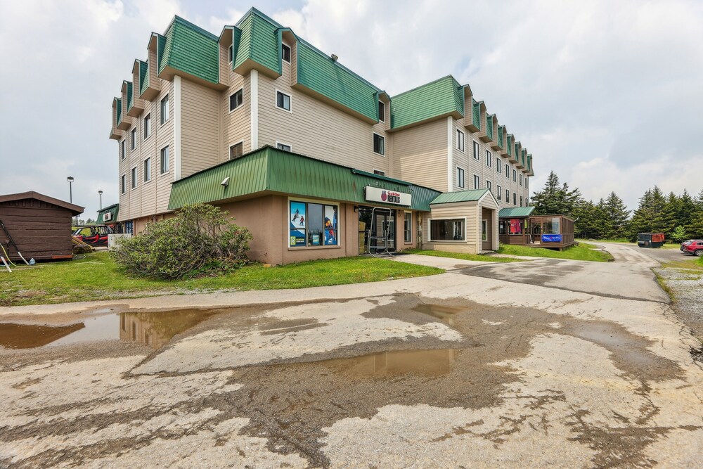 Cozy Snowshoe Condo Rental: Walk to Chair Lift! view 3