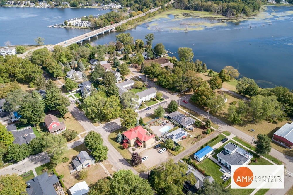 Lake Life Getaway - Condo Near Downtown