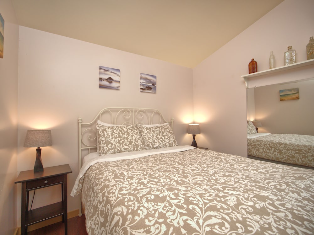 Hotel Handsome Dan's Port Renfrew