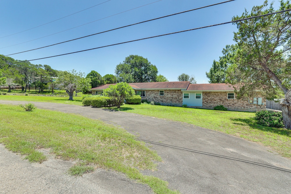5 Mi to New Braunfels: Family-friendly Retreat