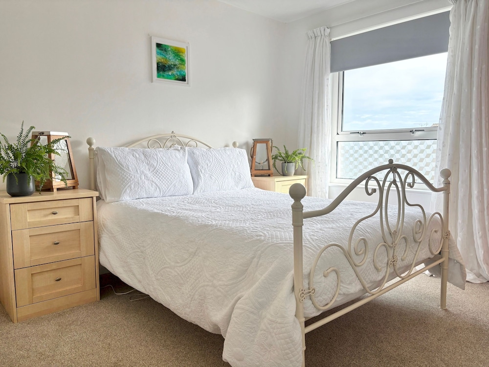 Bright Welcoming Falmouth Home Garden Parking