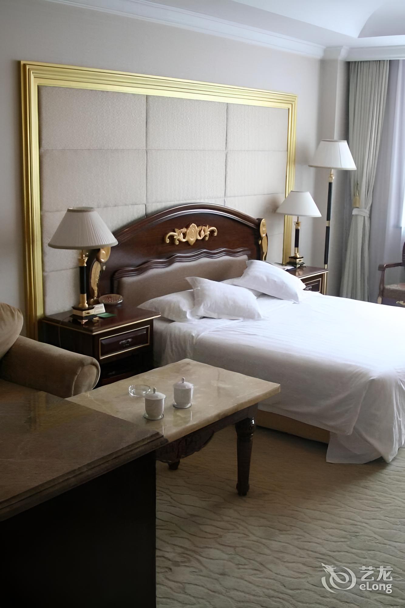 The Royal Palace Hotel