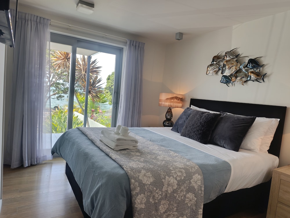 Paihia Beach Front 2 bedroom Apartment