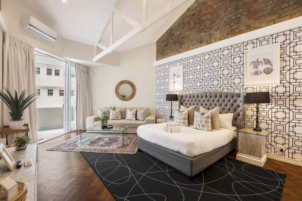 Stunning Sea Point Promenade Apartment view 2