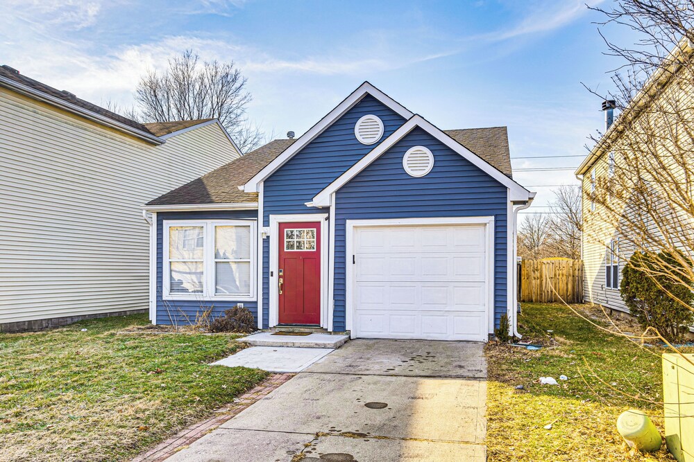 5 Mi to Eagle Creek Park: Home w/ Fenced Yard!