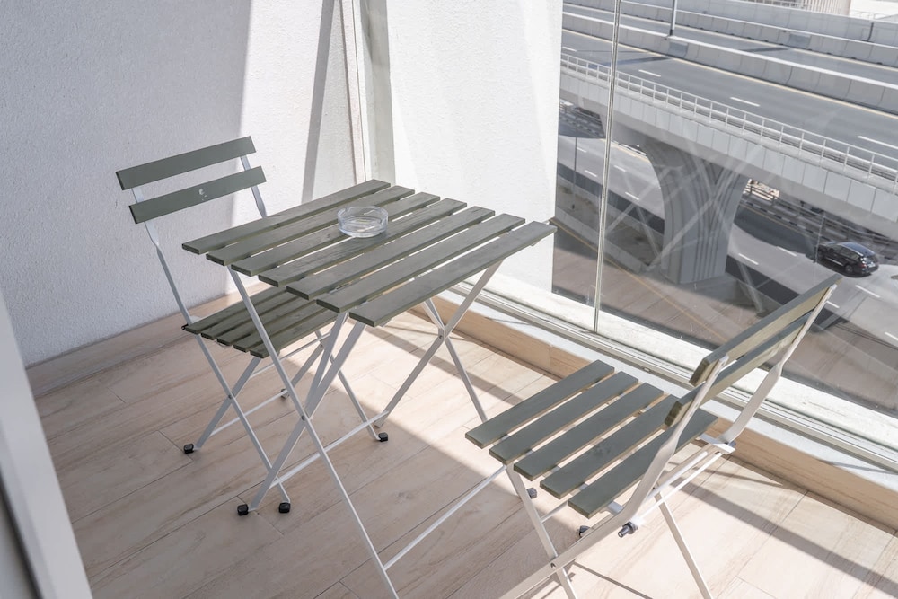 Sleek 1 Bedroom in Studio One With Great Amenities