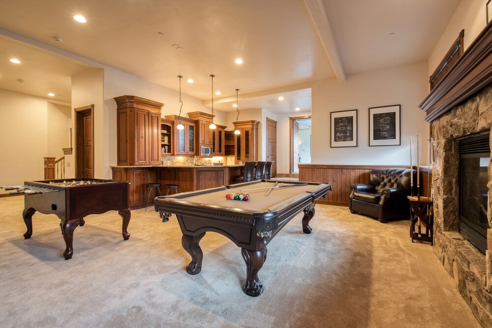 High Meadow by Avantstay Alpine Views w Indoor Pool Hot Tub Open Floor Plan