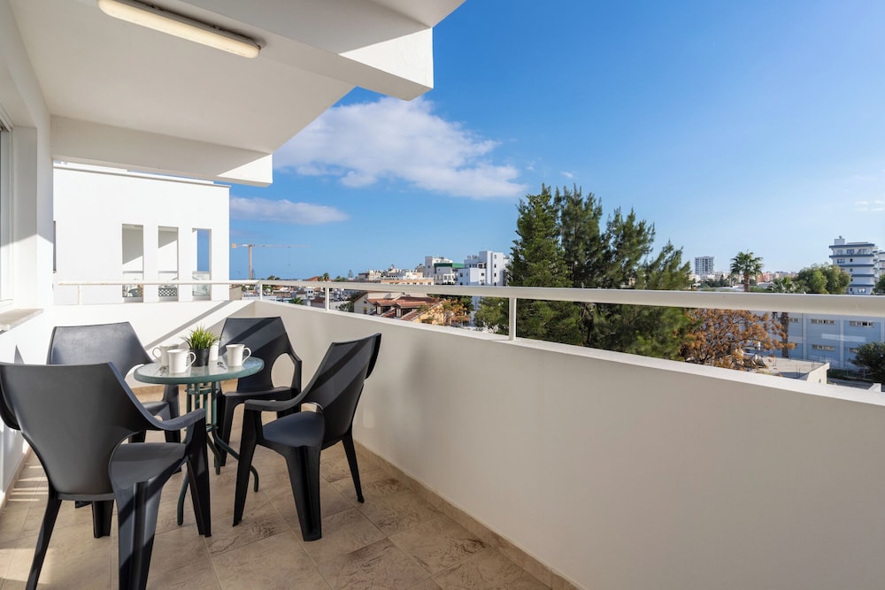 Jayde 2-BR Apt. & Balcony in Larnaca