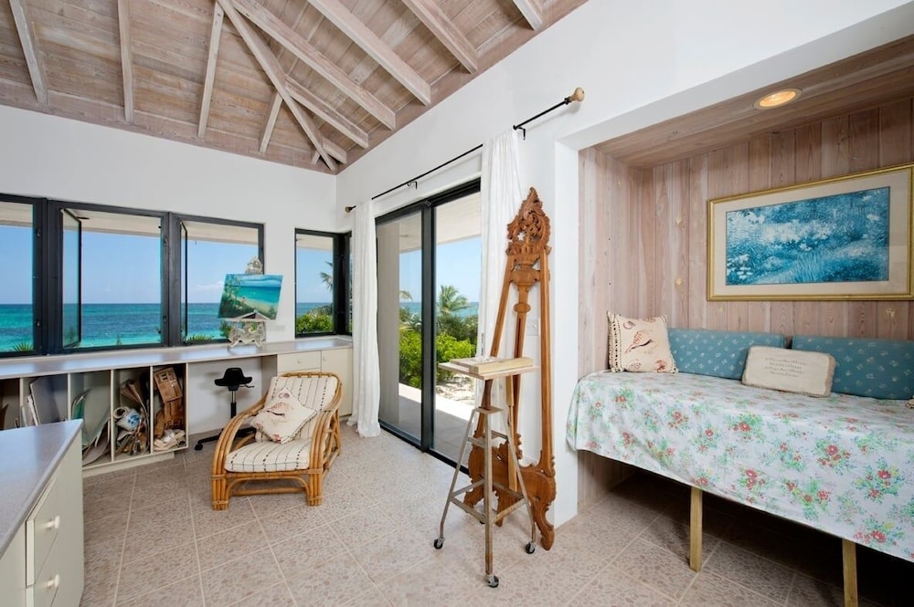 Hohum - Private Beachfront House On Exclusive Windermere 3 Bedroom Home