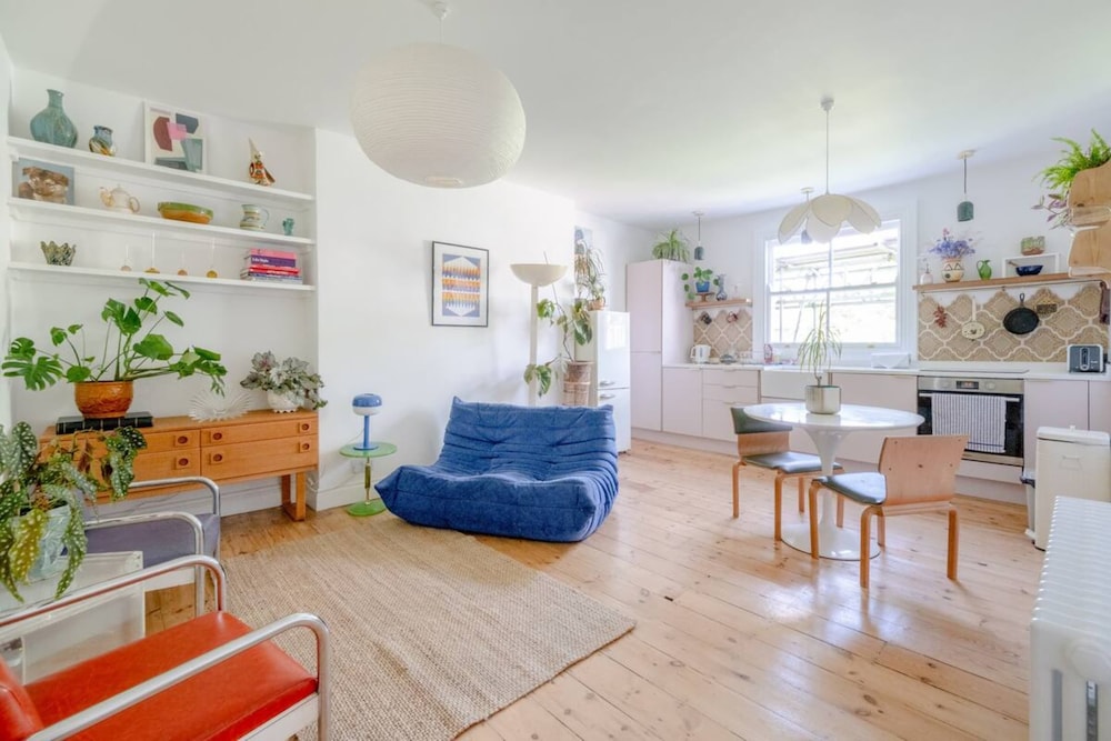 Unique Vintage-style 3BD Flat - Dalston