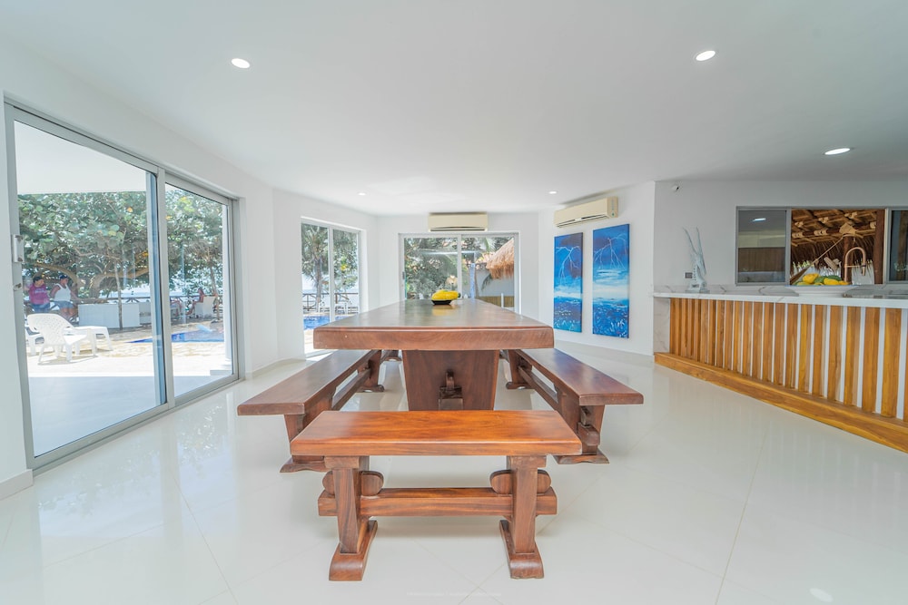 Villa El Francés 4BD WPool & Beach Front
