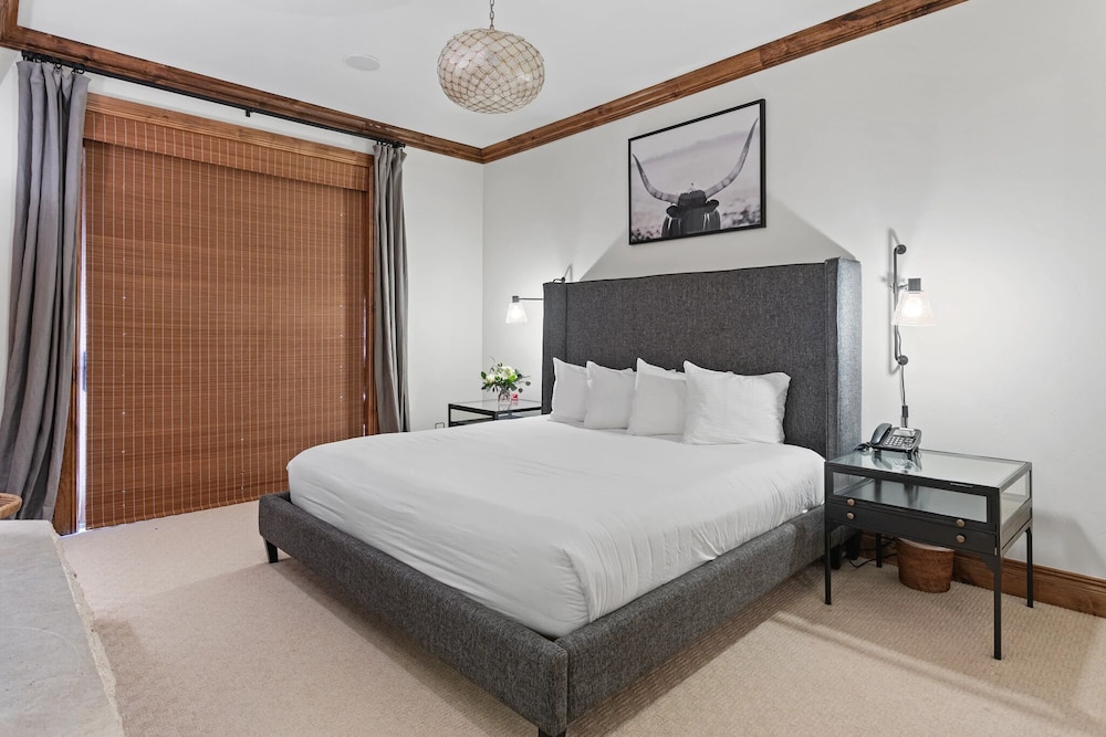 Grand Lodge - Four Bedroom #306 - Ski-in/ski-out 4 Condo