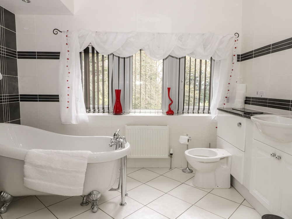 Raincliffe Manor