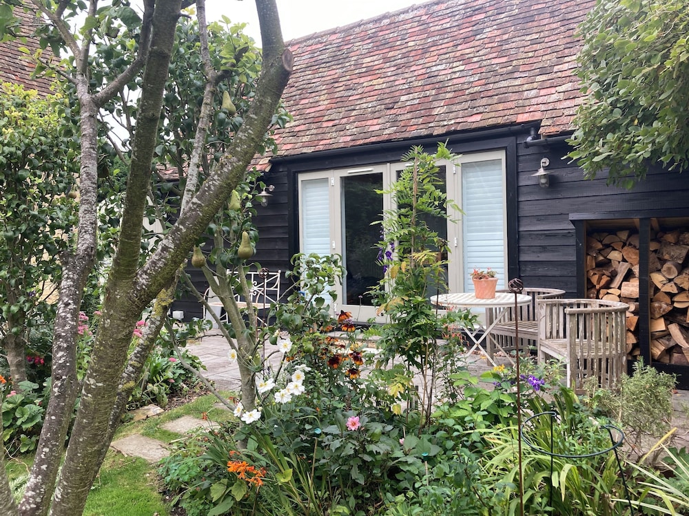 Remarkable 1-bed Cottage in Orwell Cambridgeshire