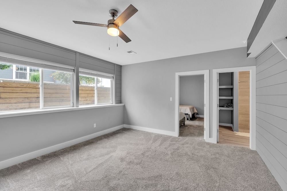 Pet-friendly Getaway With Golf & Private Patio Retreat 4 Bedroom Home