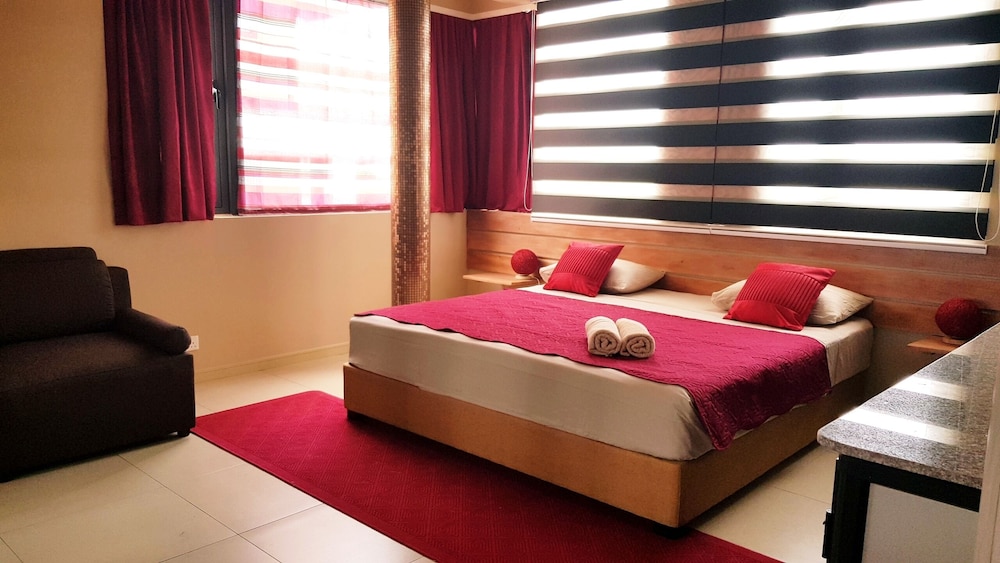 Flic En Flac Modern Sea View 3 Bedrooms Big Swimming Pool Wifi view 4
