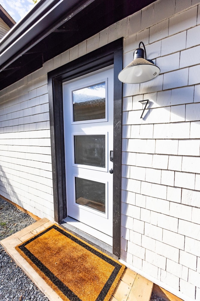 Riverside by Cowichan Lake Cottages