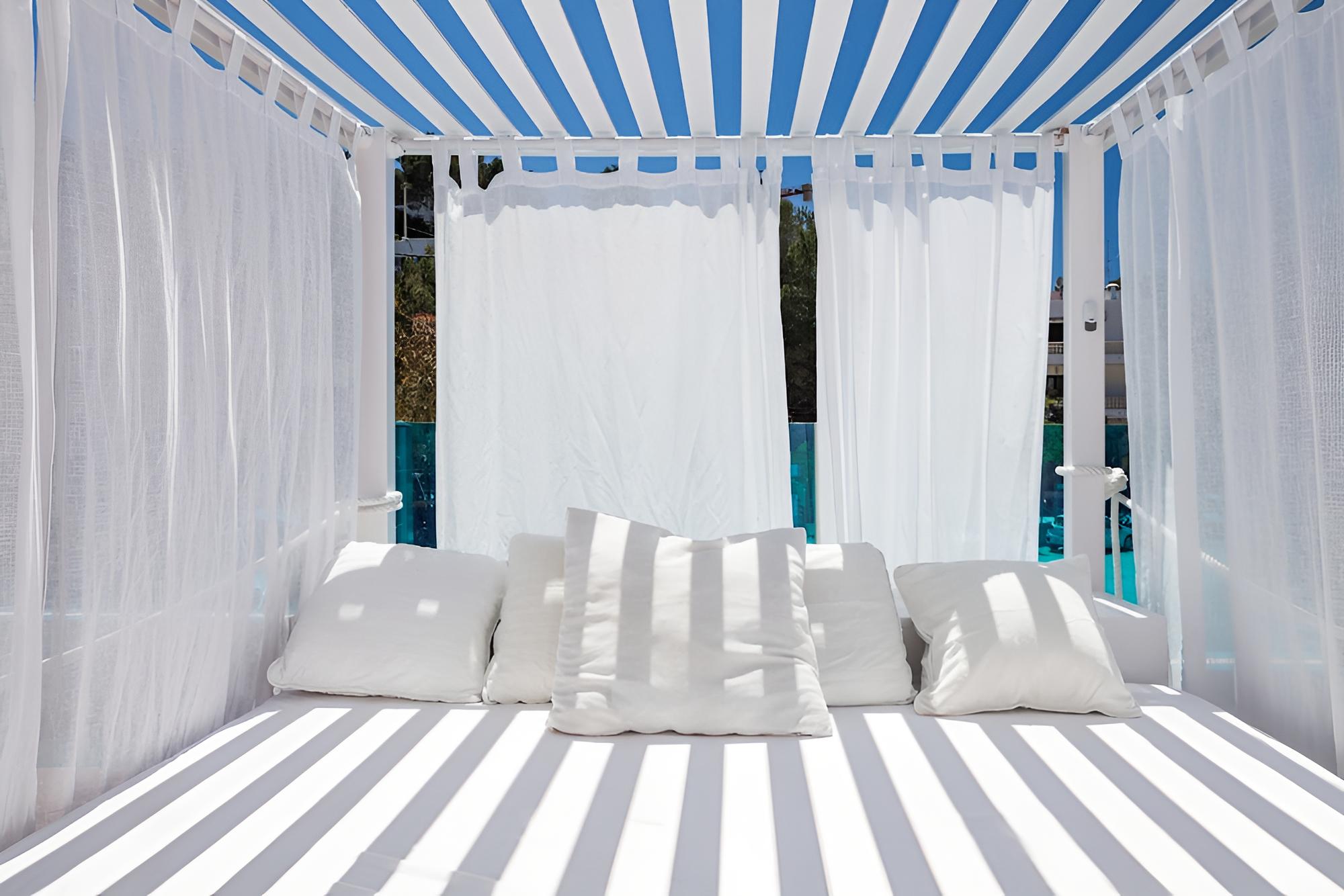 Aparthotel Puerto Cala Vadella