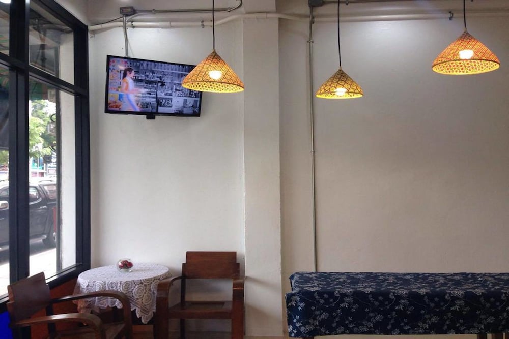 D Hub Hostel