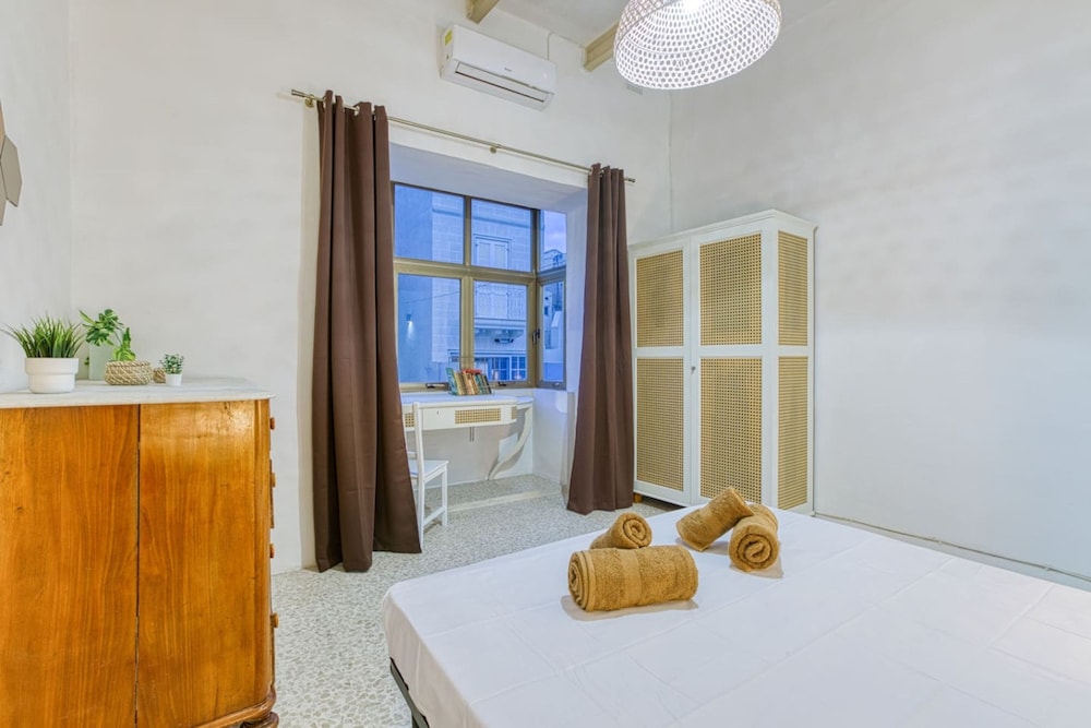 Lilly the Traditional Maltese Townhouse in Sliema