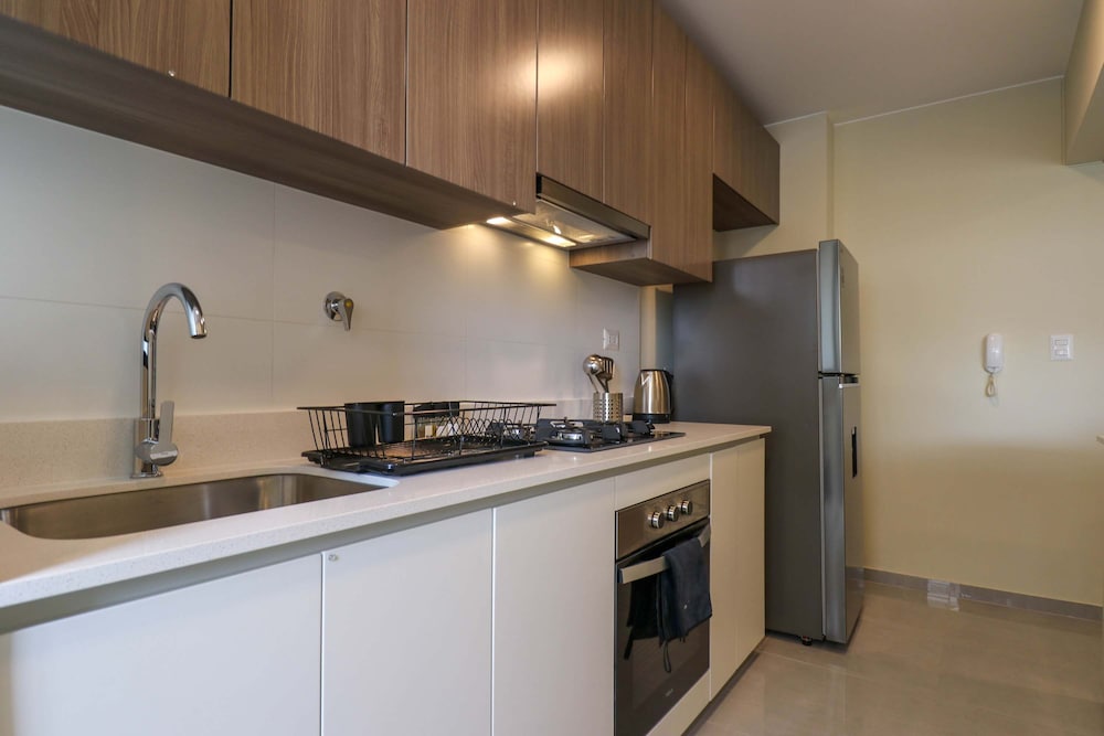w Glorious 2BR w Perfect Balcony Near Kennedy Park