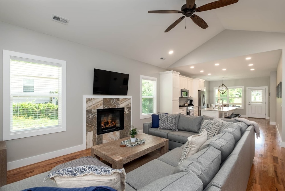 Downtown Brevard Retreat &Cyclists Dream
