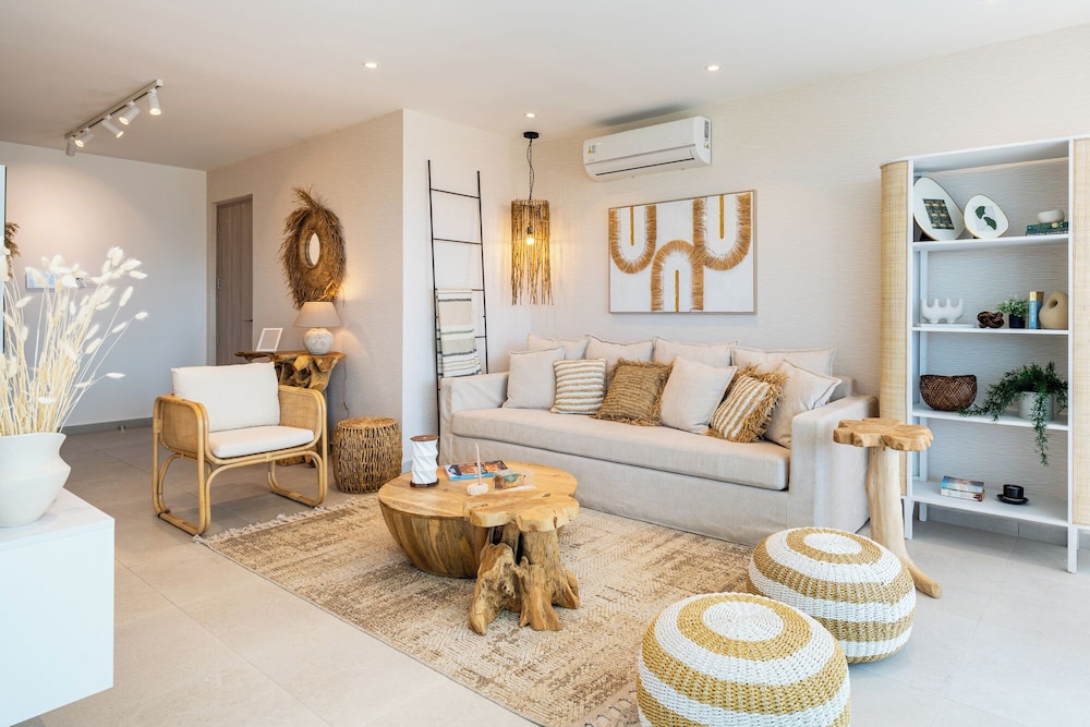Aelia Chic 2-BR Apt & Balcony in Larnaca