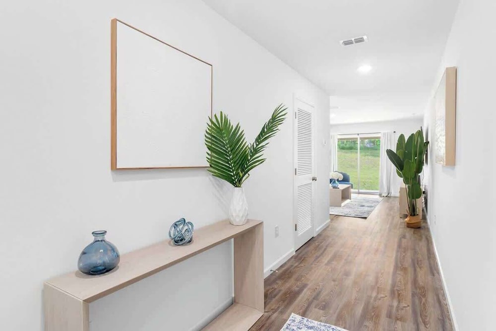 Springhill Retreat! 3 Bed, 2 Bath!