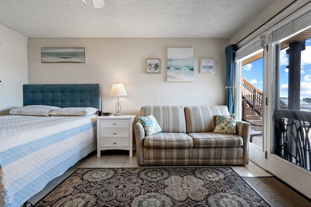 Beachfront Bliss Cozy Studio!