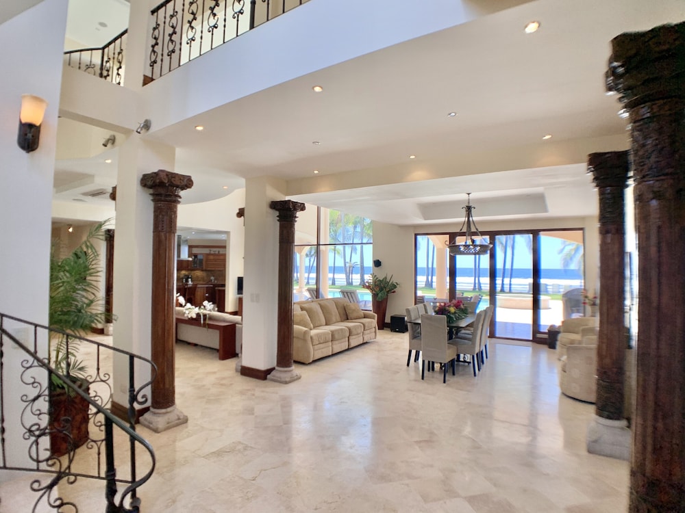 Luxury Villa on The Beach - Hermosa Palms 10A