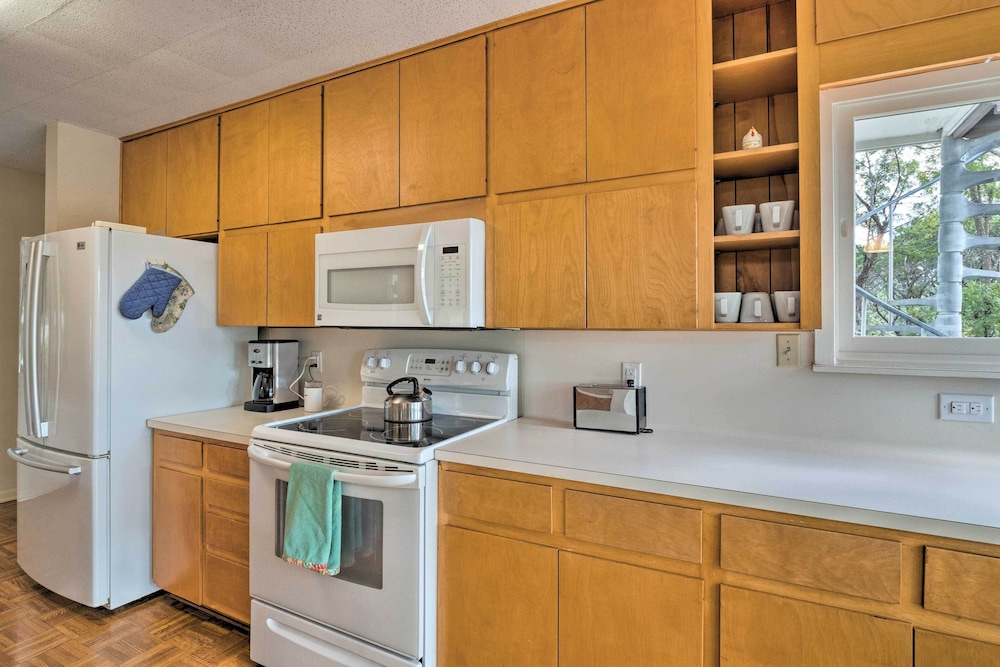 Spacious Lake Travis Home w/ Private Deck & Views! view 5