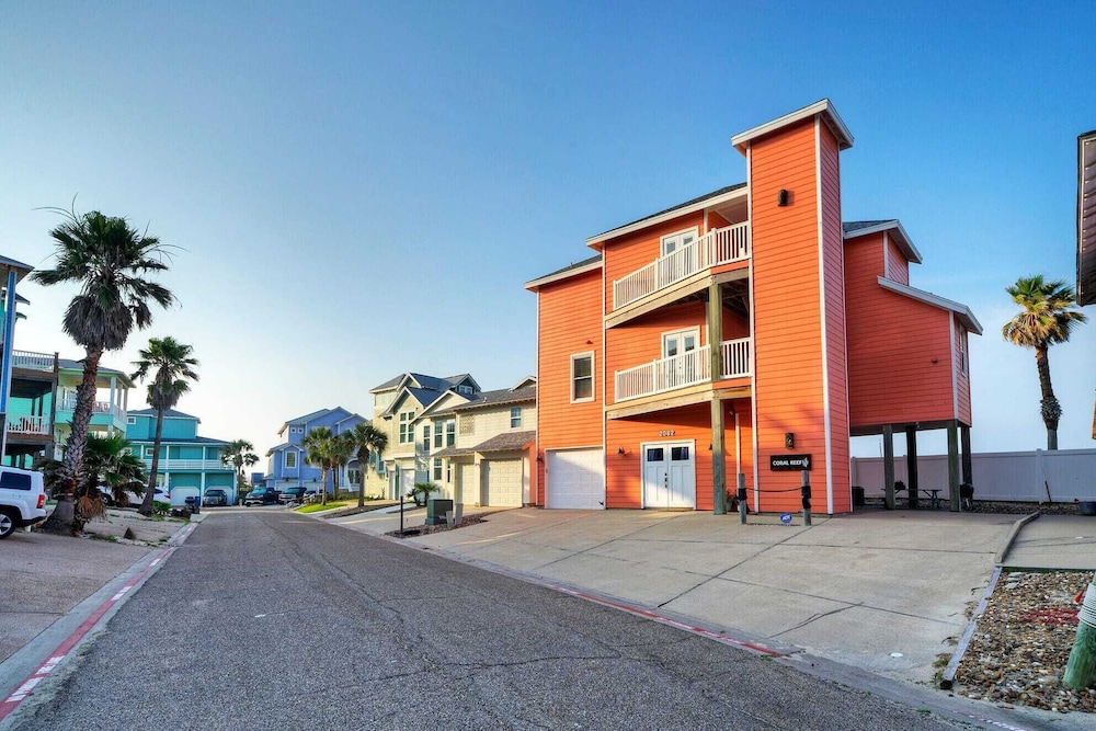Beach Boardwalk, Pool Access & Ocean Views Coral Reef by Avantstay