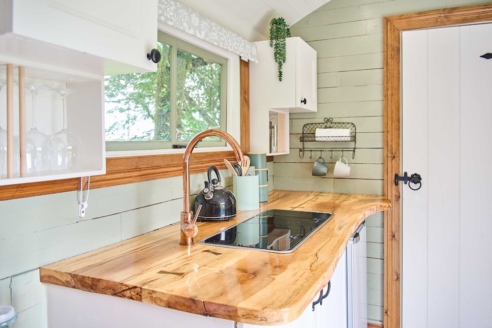 Host Stay Dipple Farm Shepherds Hut