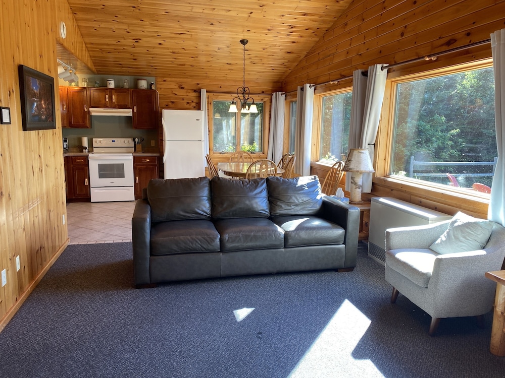 Gunflint Lodge & Outfitters