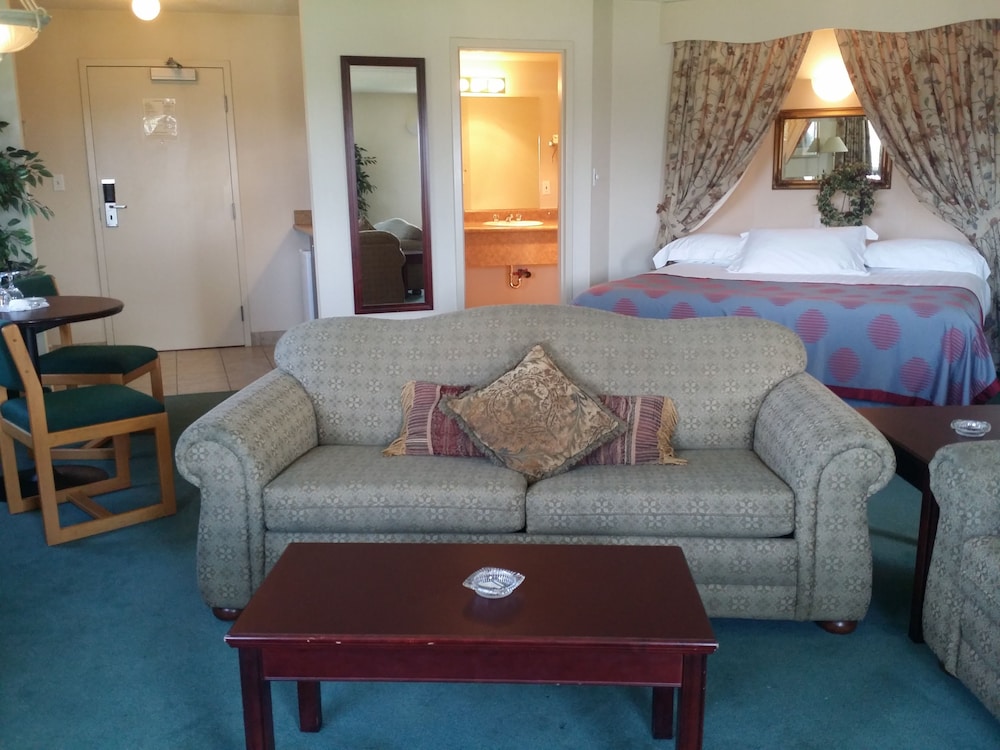 Tamarack Motor Inn
