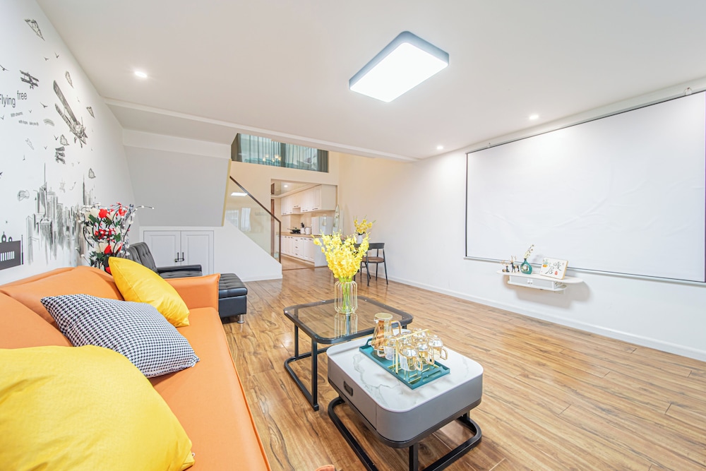 Shanghai Hills & Freshly Home Loft Retreat near NECC