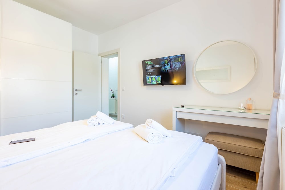 Exquisite Prestige Luxury Apartments With Shared Pool