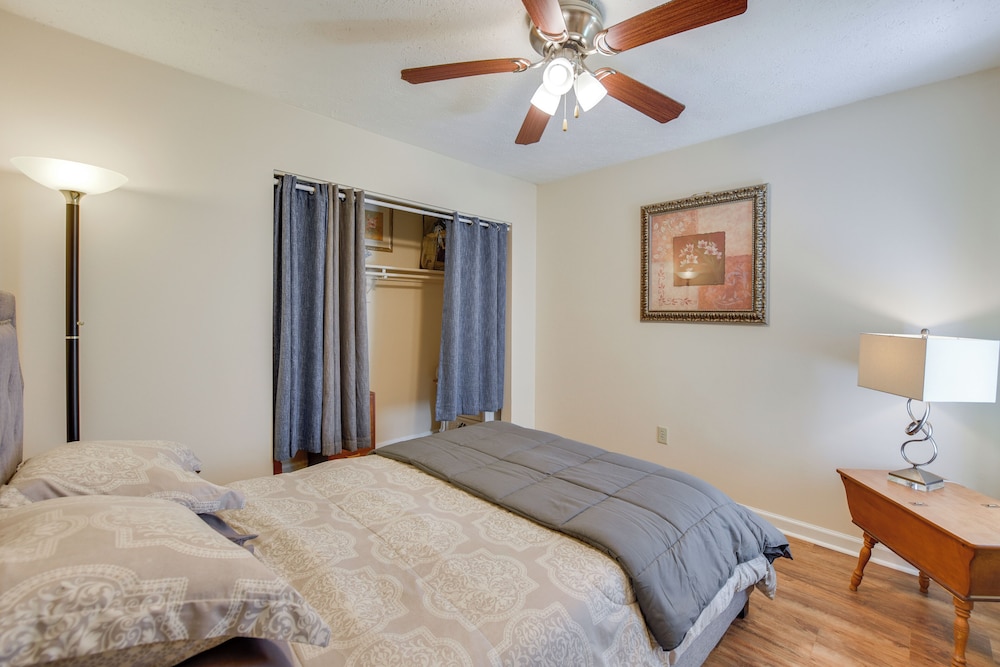 Near Shops & Eats: Richmond Hill Home w/ Yard!