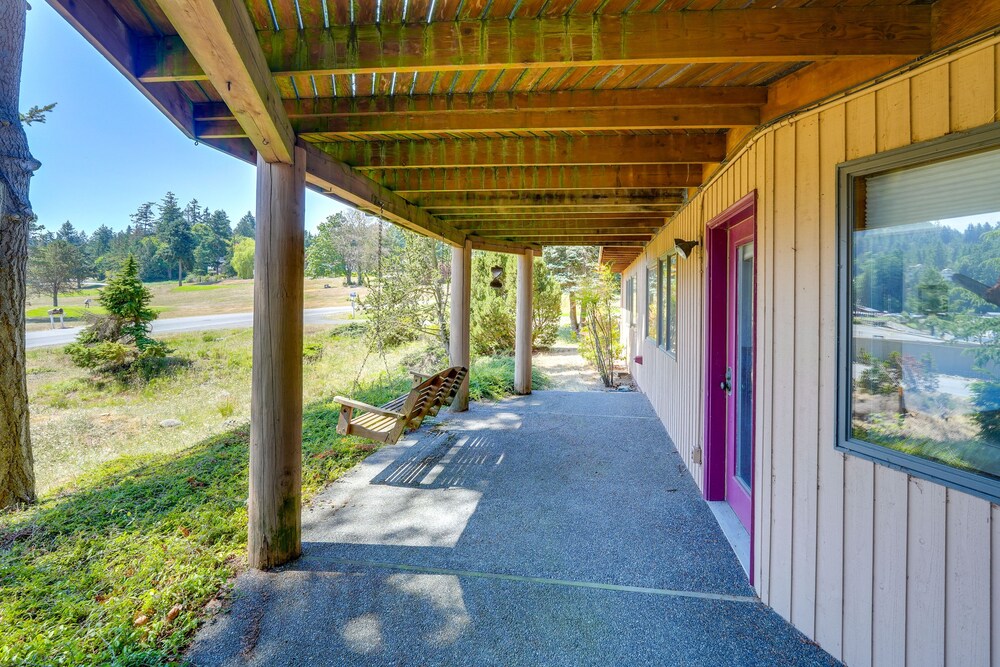 Serene La Conner Retreat w/ Fireplace & Deck! view 3