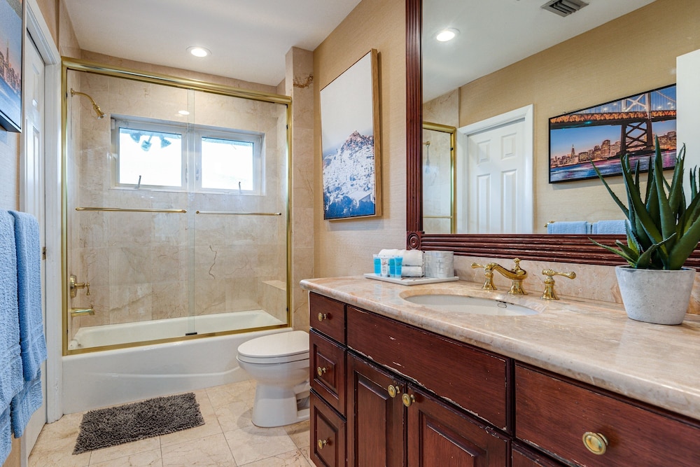 Coral Ridge Getaway by Avantstay Pool Hot Tub Billiards 5mins to Beach