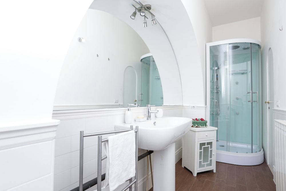 Spanish Steps Apartments